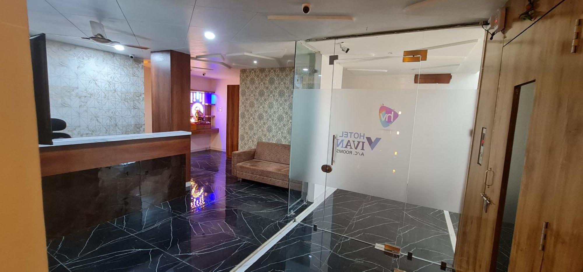 Hotel Vivan Vadodara Buitenkant foto