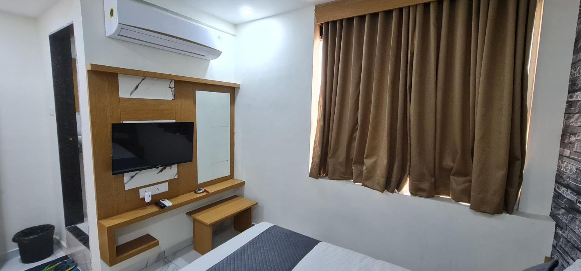 Hotel Vivan Vadodara Buitenkant foto