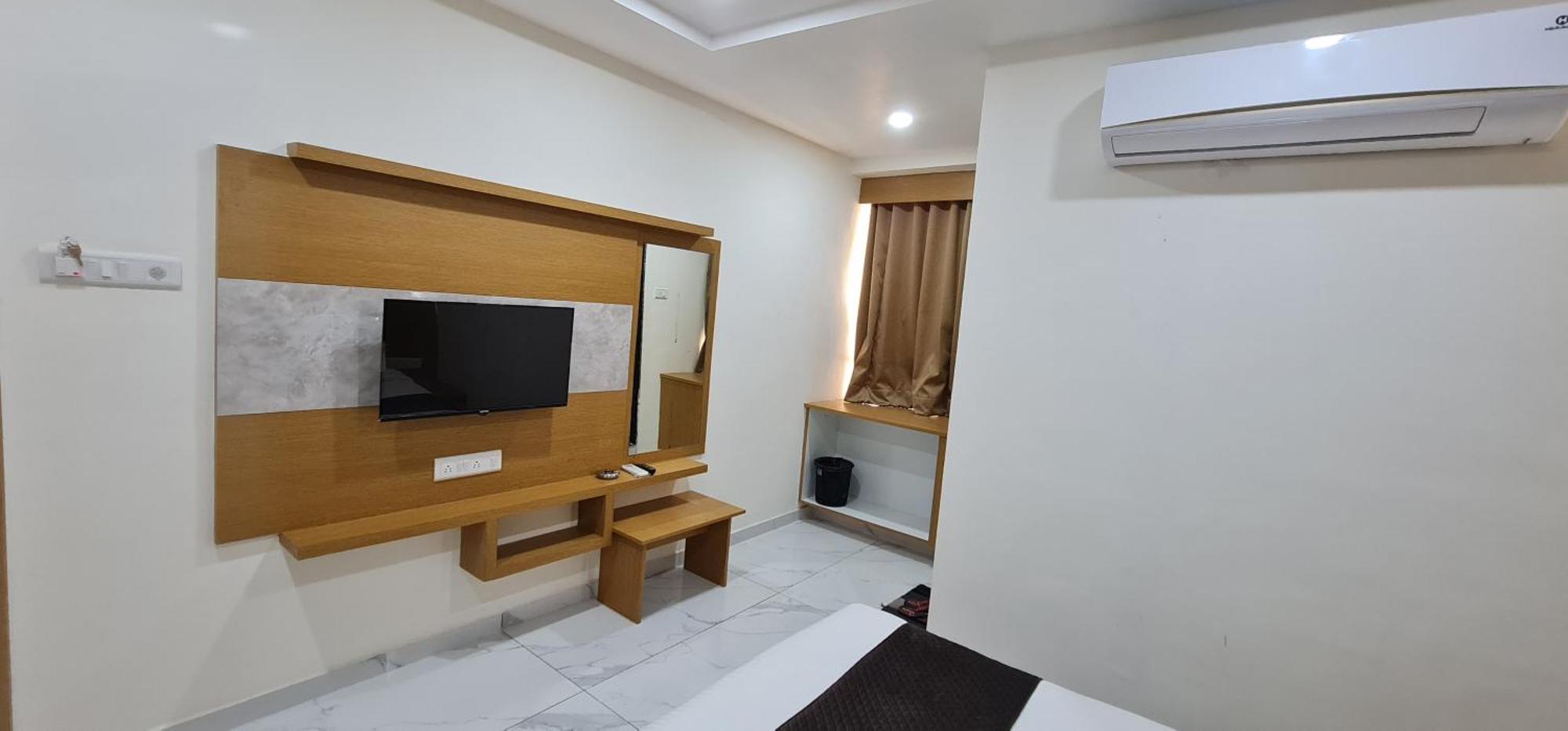 Hotel Vivan Vadodara Buitenkant foto