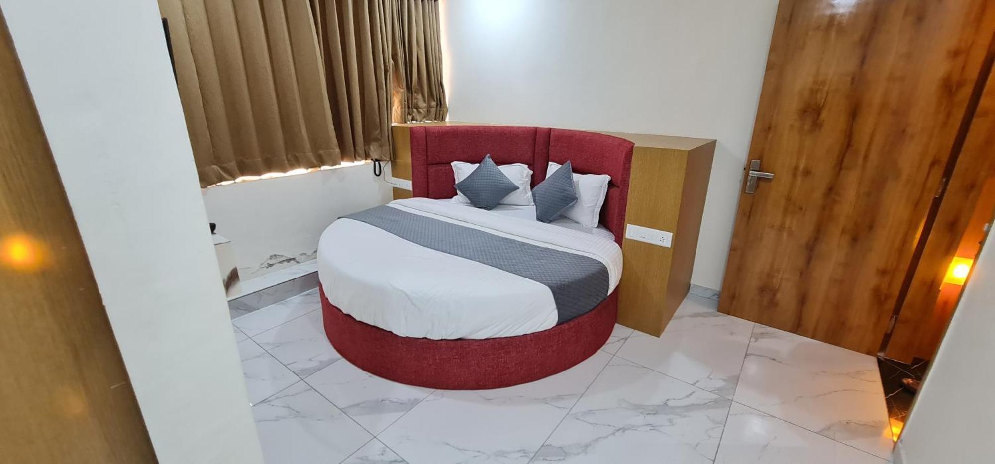 Hotel Vivan Vadodara Buitenkant foto