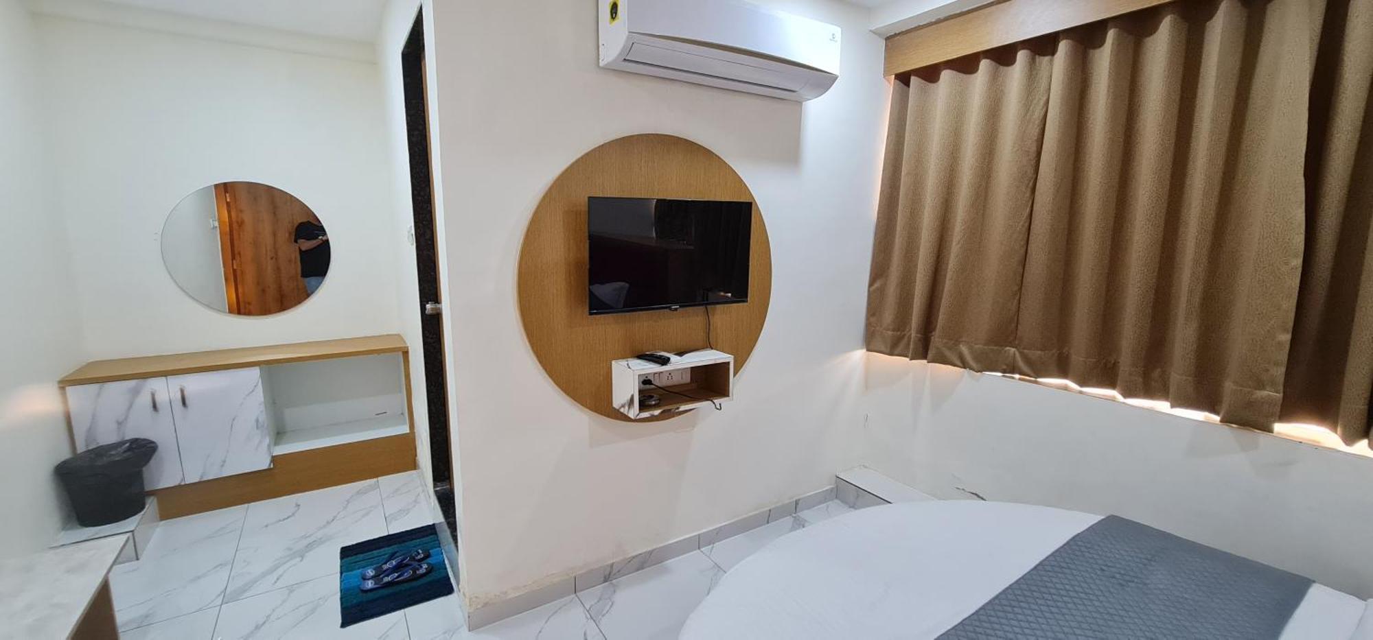 Hotel Vivan Vadodara Buitenkant foto