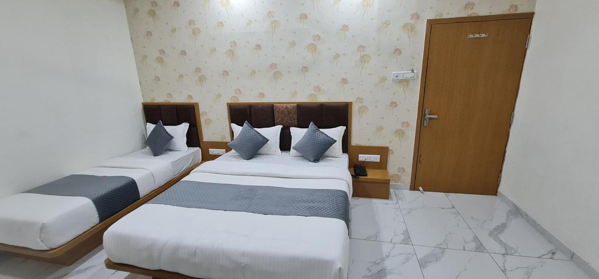 Hotel Vivan Vadodara Buitenkant foto